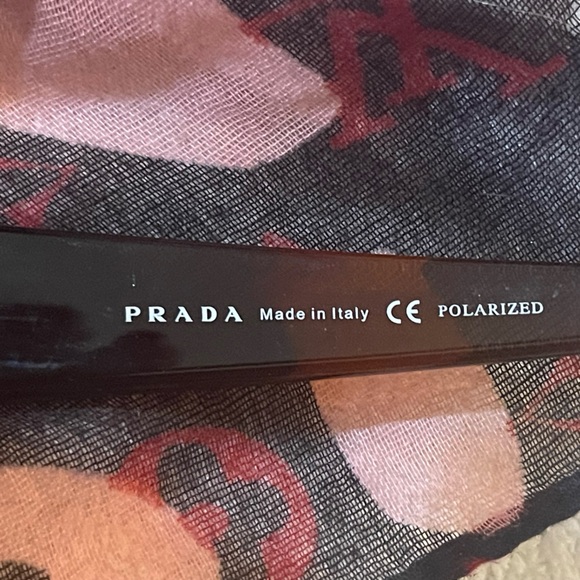 Prada - Picture 4 of 6